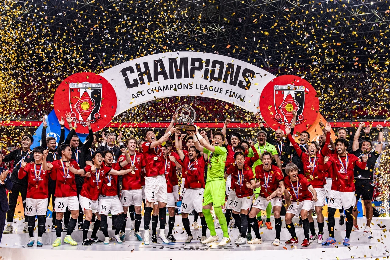 Wojciech Makowski świętuje w Urawie Red Diamonds Wojciech Makowski świętuje w Urawie Red Diamonds