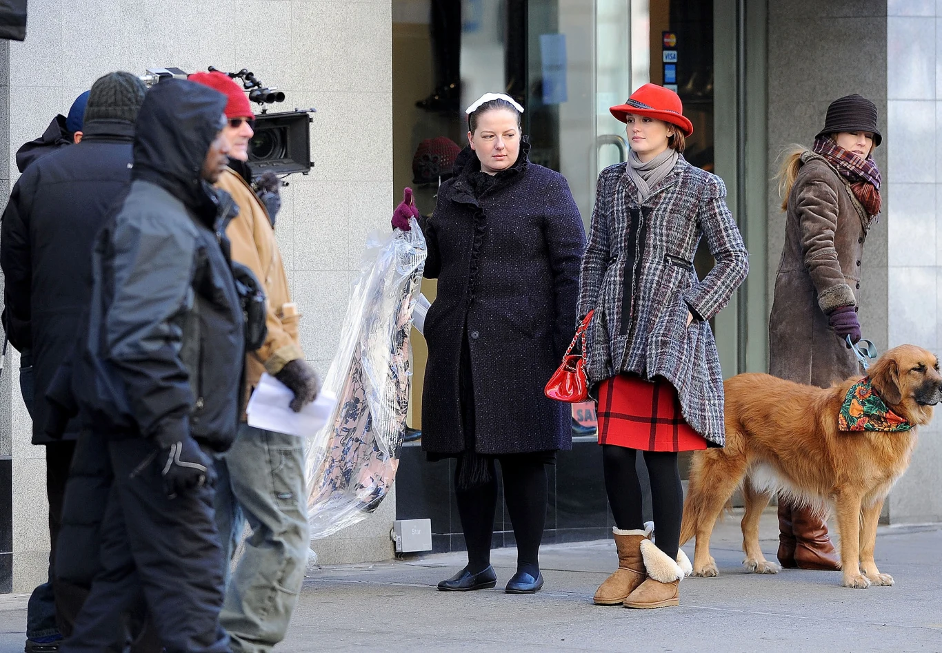 Leighton Meester i Zuzanna Szadkowski na planie serialu "Plotkara"