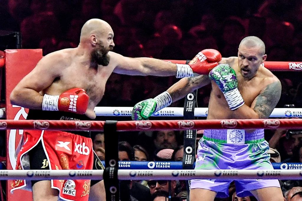 Tyson Fury (z lewej) i Ołeksandr Usyk Tyson Fury (z lewej) i Ołeksandr Usyk