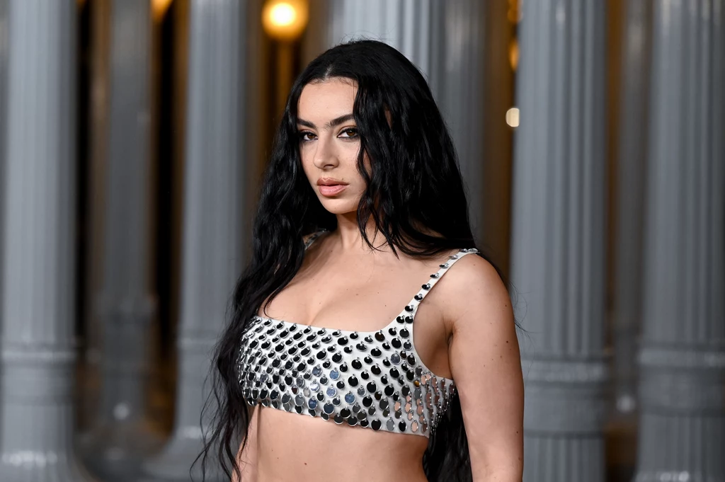 Billie Eilish zaprosiła na scenę Charli XCX