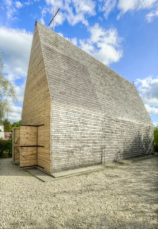 Pracownia Projektowa beton, Marta Rowińska i Lech Rowiński, Wotum Aleksa – prywatna kaplica. Tarnów nad Wisłą 2007-2011, rozebrana w 2024