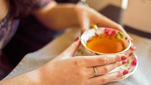 Jeśli za dużo zjadłeś, sięgnij np. po napar z mięty albo kopru włoskiego