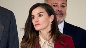 Królowa Letizia cała w czerwieni. To idealny pomysł na Wigilię