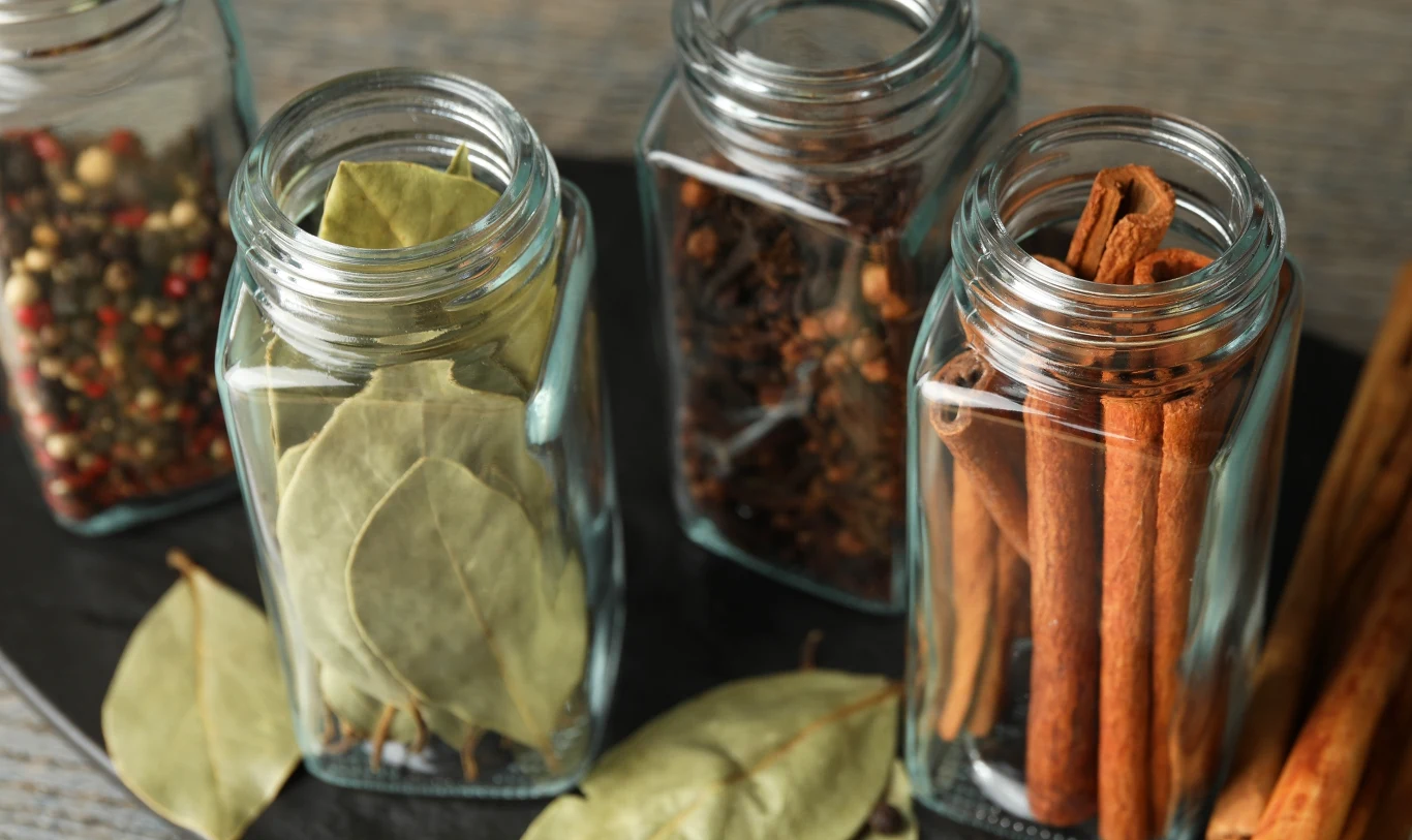 Do świątecznych potraw nie żałuj przypraw. Nadadzą smak i aromat potrawom oraz wesprą układ trawienny