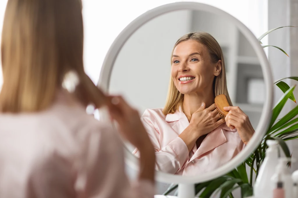  Jajko to prawdziwy naturalny skarb, który napina skórę, redukuje sebum i nawilża cerę