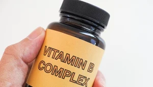 Witaminy z grupy B odgrywają kluczową rolę w funkcjonowaniu układu nerwowego. Niedobór może powodować m.in. problemy z pamięcią