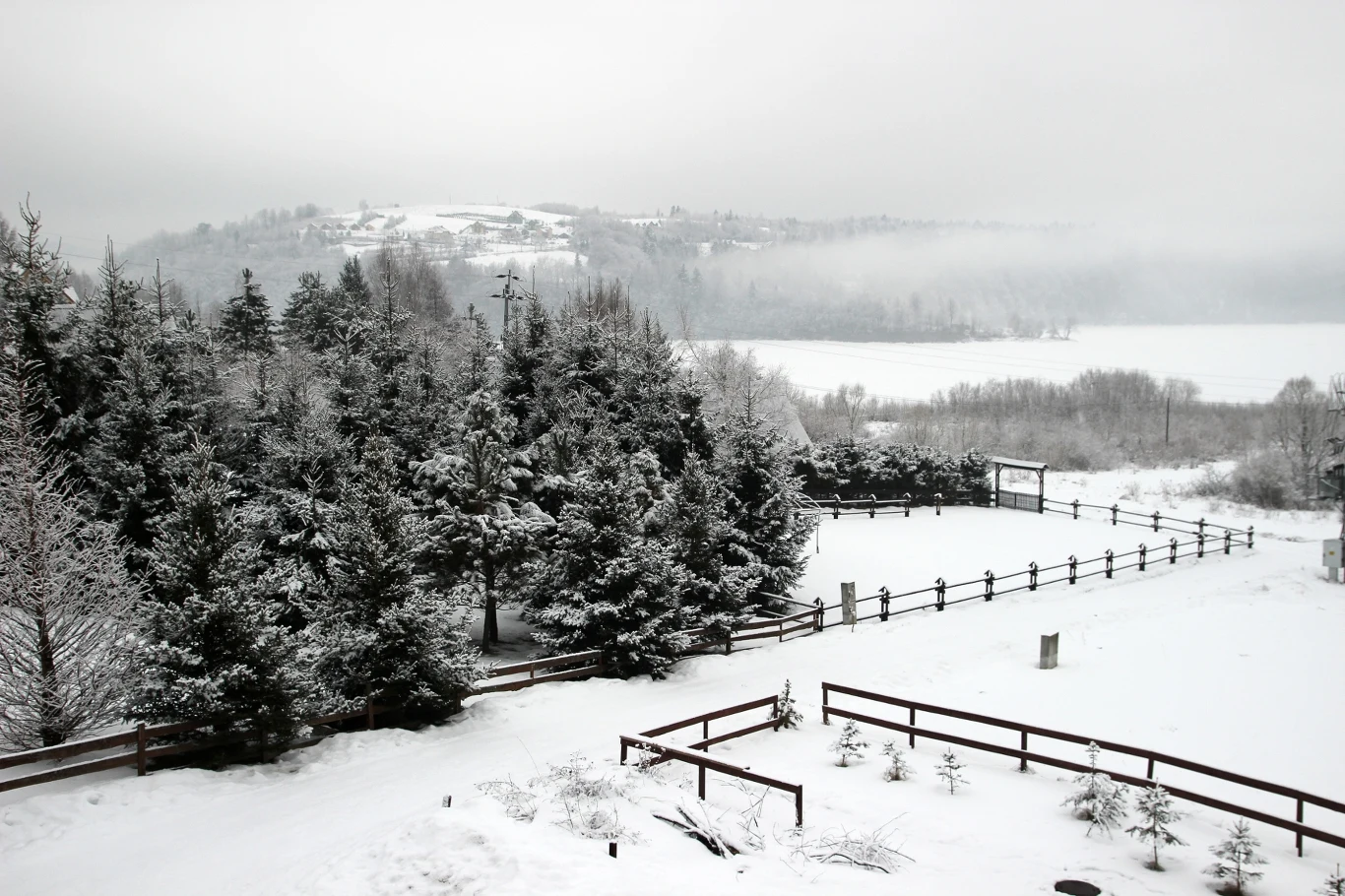Polańczyk to uzdrowisko, które warto odwiedzić zimą. Oferuje atrakcyjne ceny i malownicze widoki. Polańczyk to uzdrowisko, które warto odwiedzić zimą. Oferuje atrakcyjne ceny i malownicze widoki.