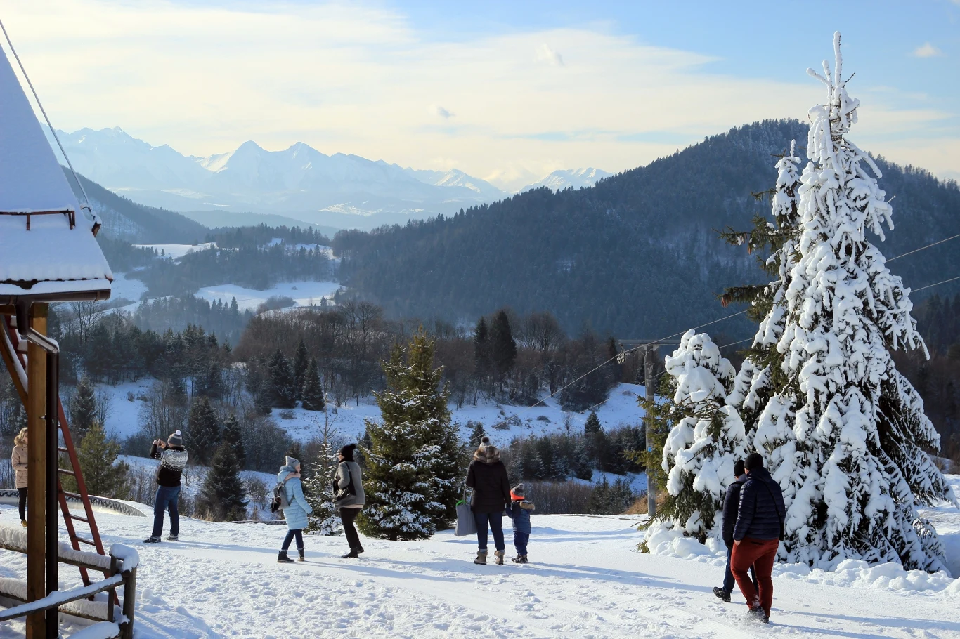 Gdzie warto pojechać zimą? Wcale nie musi być to Zakopane, gdyż opcji jest naprawdę sporo. 