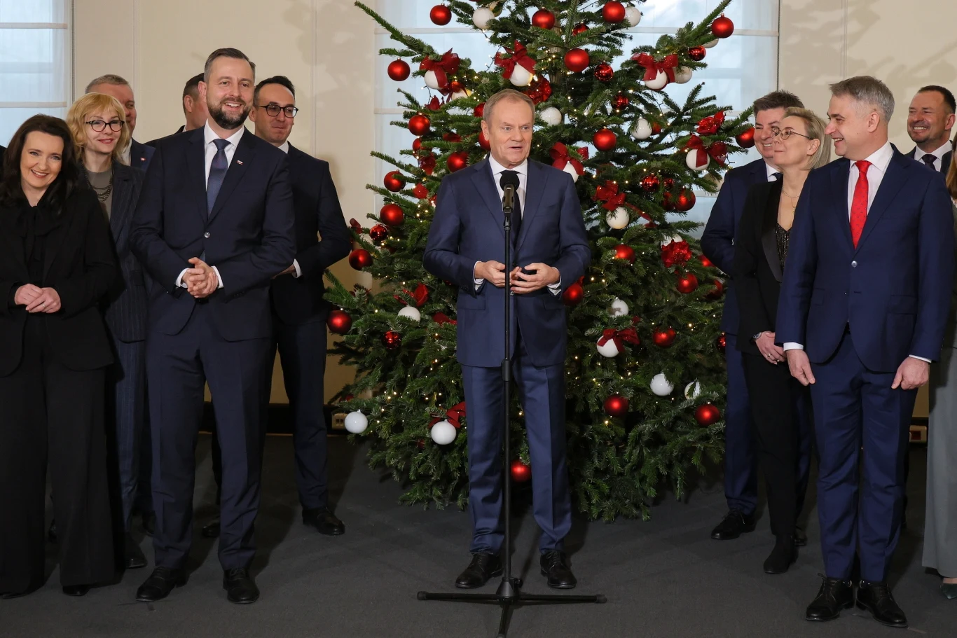 Życzenia rządu z okazji Świąt Bożego Narodzenia. Ministrowie zaczęli śpiewać Życzenia rządu z okazji Świąt Bożego Narodzenia. Ministrowie zaczęli śpiewać