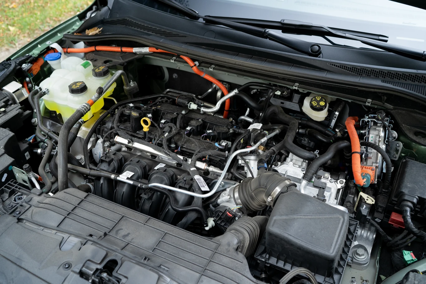 Hybrydowy napęd Forda Kuga łączy silnik 2.5 i jednostkę elektryczną