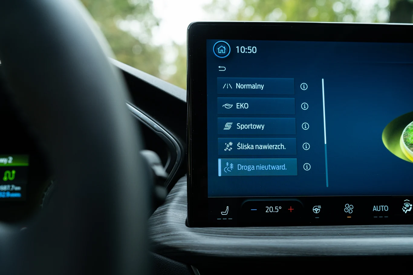 Ford Kuga posiada kilka trybów jazdy