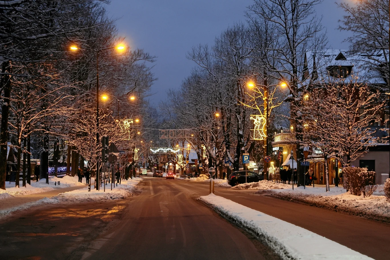 Śnieg w Zakopanem. Praktycznie tylko na południu Polski, na terenach podgórskich będzie można liczyć na białe święta Bożego Narodzenia. W reszcie kraju trzeba się liczyć z deszczem lub deszczem ze śniegiem Śnieg w Zakopanem. Praktycznie tylko na południu Polski, na terenach podgórskich będzie można liczyć na białe święta Bożego Narodzenia. W reszcie kraju trzeba się liczyć z deszczem lub deszczem ze śniegiem