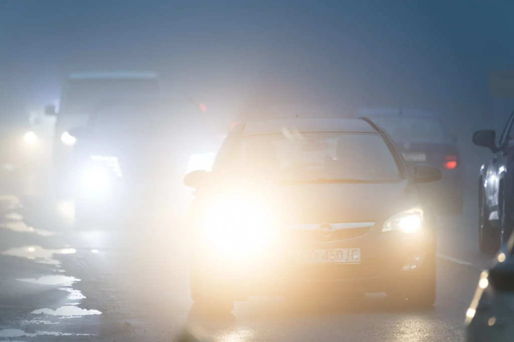 Wieczorem i w nocy w dużej części Polski mogą wystąpić gęste mgły. Dodatkowo na południu trzeba uważać na niebezpieczne oblodzenia Wieczorem i w nocy w dużej części Polski mogą wystąpić gęste mgły. Dodatkowo na południu trzeba uważać na niebezpieczne oblodzenia