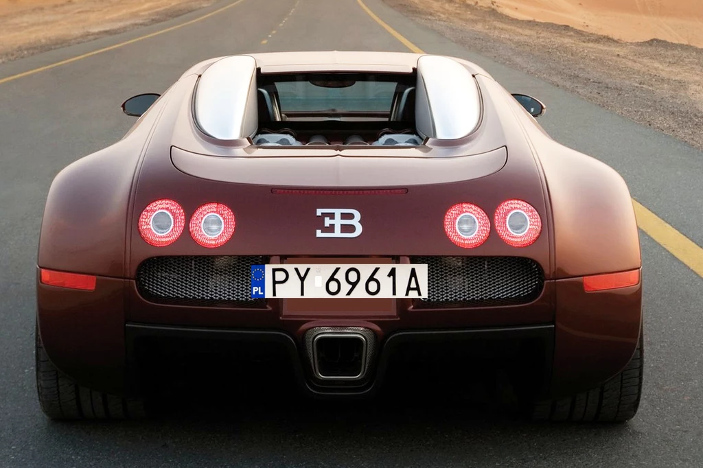 Bugatti Veyron na polskich numerach rejestracyjnych (zdjęcie ilustracyjne).