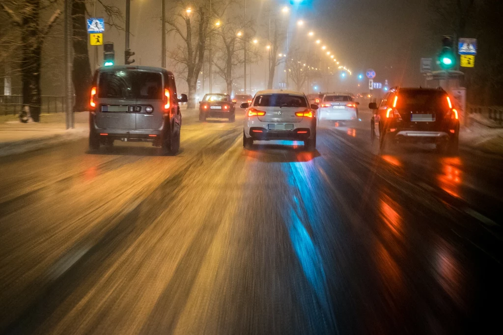 Jaka pogoda w Boże Narodzenie? IMGW wydało alert, będzie ślisko na drogach Jaka pogoda w Boże Narodzenie? IMGW wydało alert, będzie ślisko na drogach