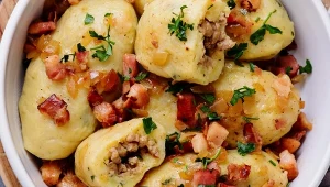 Tradycyjne, sycące, posmakują rodzinie. Pyzy gospodarskie