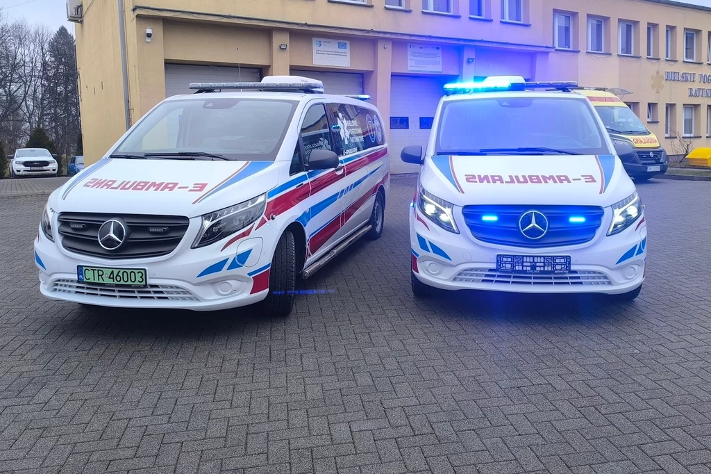 Bielskie pogotowie pozyskało dwa e-ambulanse, zbudowane na bazie Mercedesów e-Vito / Fot: Bielskie Pogotowie Ratunkowe / Facebook