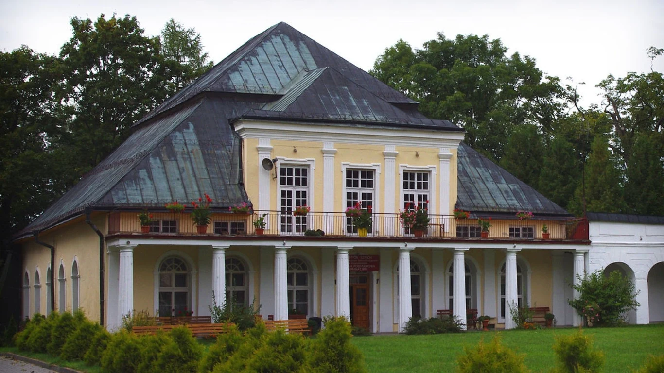 Pałac w Krasnobrodzie, w którym mieści się sanatorium (Wikimedia.com/Creative Commons Attribution-Share Alike 3.0 Poland) Pałac w Krasnobrodzie, w którym mieści się sanatorium (Wikimedia.com/Creative Commons Attribution-Share Alike 3.0 Poland)