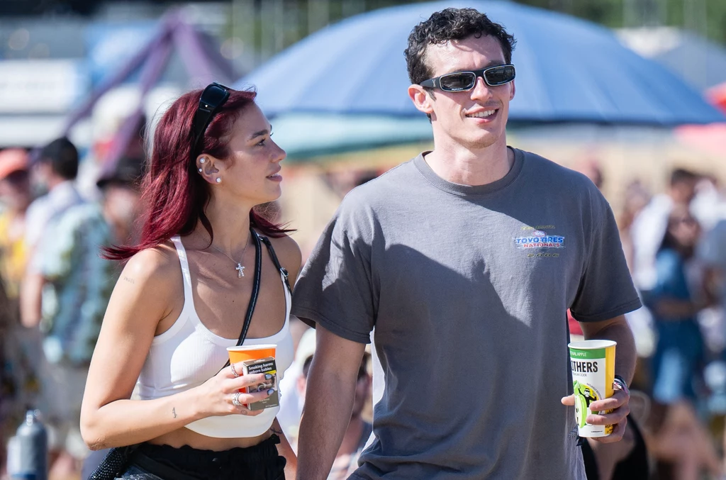 Dua Lipa i Callum Turner na festiwalu Glastonbury 2024