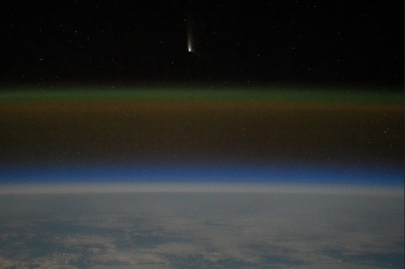 Kometa C/2023 A3 (Tsuchinshan-ATLAS) uchwycona przez astronautę z pokładu ISS.