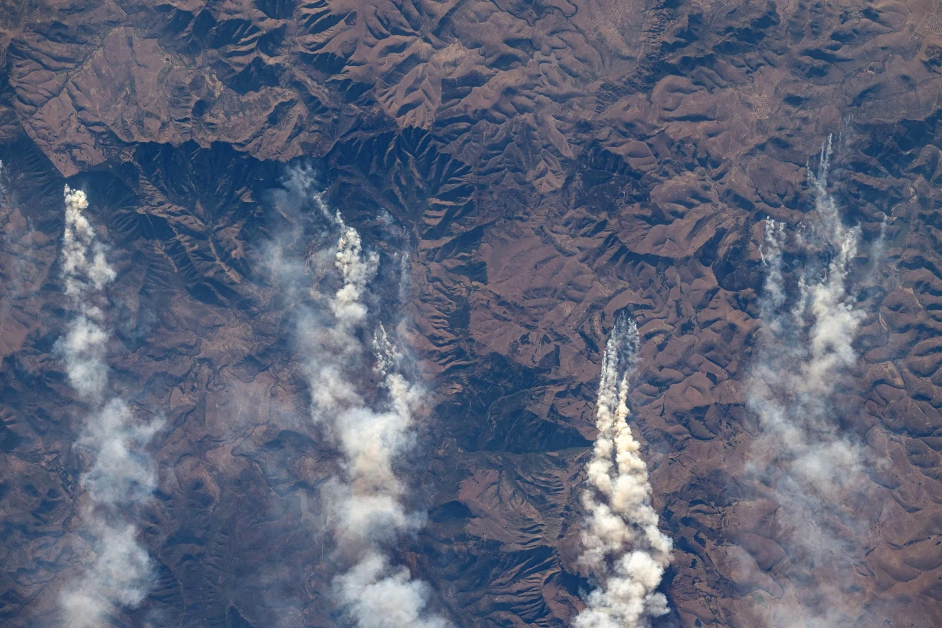 Astronauci przebywający na ISS obserwowali także żywioły.