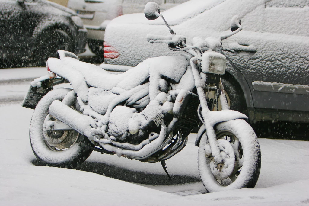 Motocykla na zimę nie wolno zostawiać "samopas". Do zimowania należy go przygotować