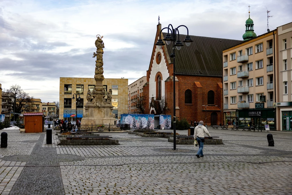 Rynek w Raciborzu. Ostatnio o zakończeniu działalności poinformował kolejny duży lokalny pracodawca, firma SGL Battery Solutions Polska