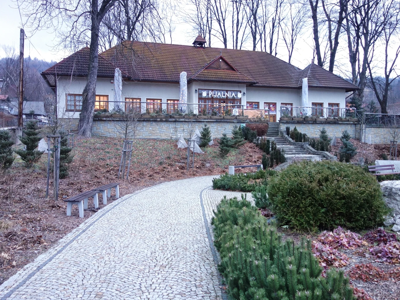 Piwniczna-Zdrój to kameralne uzdrowisko, które oferuje wypoczynek z dala od tłumów. Co więcej wiadomo na jego temat? Piwniczna-Zdrój to kameralne uzdrowisko, które oferuje wypoczynek z dala od tłumów. Co więcej wiadomo na jego temat?