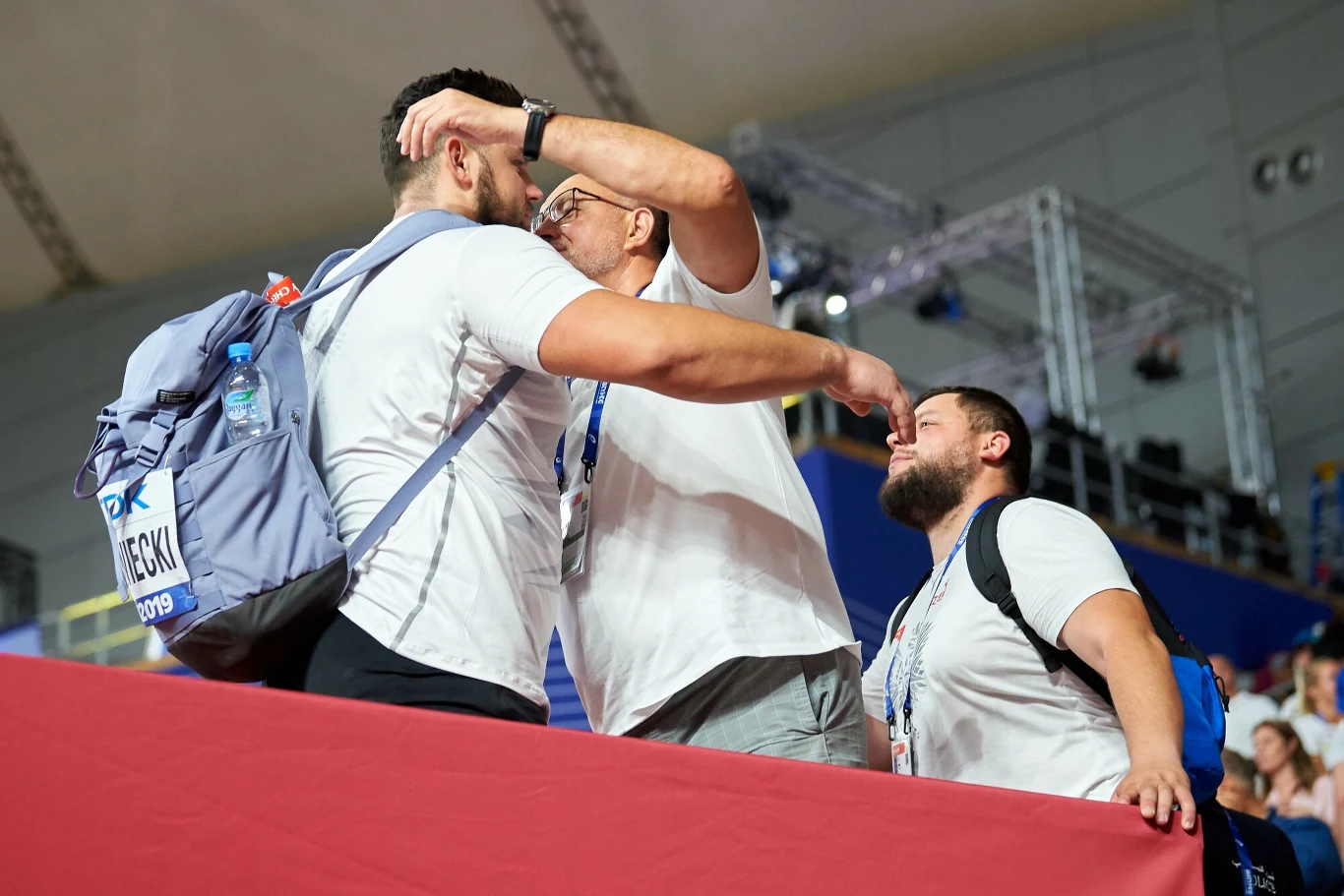 Maciej Bukowiecki (z tyłu) razem zw swoim ojcem Ireneuszem i bratem Konradem Maciej Bukowiecki (z tyłu) razem zw swoim ojcem Ireneuszem i bratem Konradem