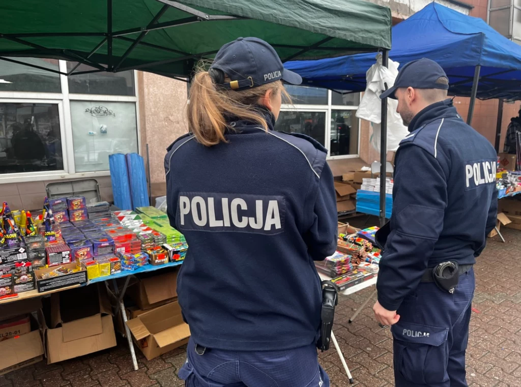 Mandat za puszczanie fajerwerków? Policjanci i strażnicy miejscy tłumaczą, za co można zostać ukaranym. Źródło: KMP w Stargardzie