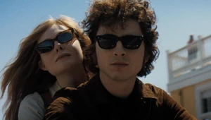 Elle Fanning i Timothée Chalamet w filmie "Kompletnie nieznany"