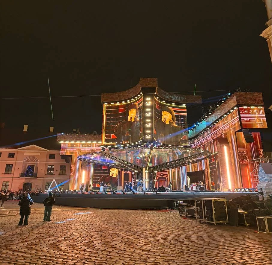 Scena na toruńskim rynku. To tutaj odbędzie się Sylwestrowa Moc Przebojów z Polsatem Scena na toruńskim rynku. To tutaj odbędzie się Sylwestrowa Moc Przebojów z Polsatem