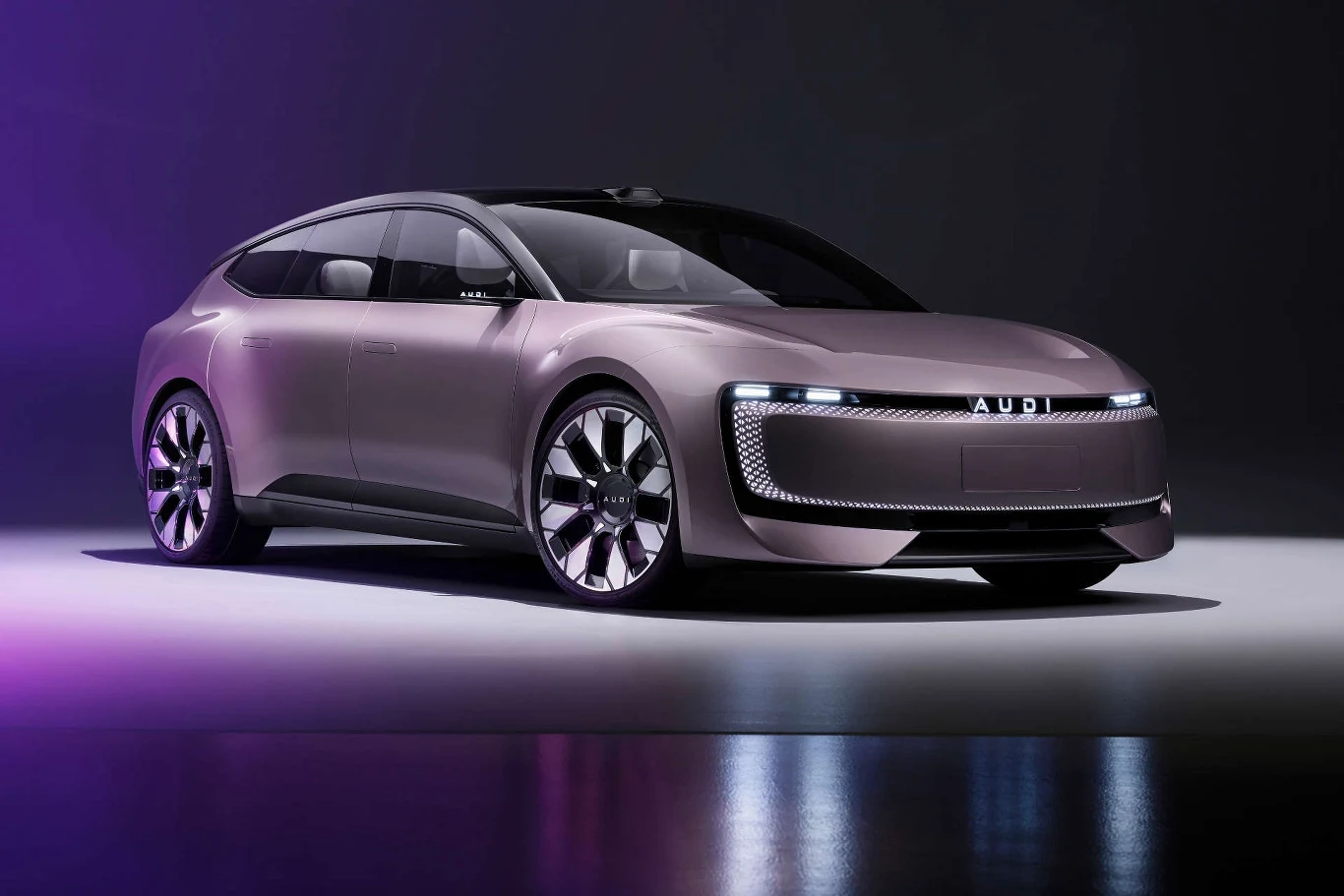 AUDI w przeciwieństwie do Audi nie będzie sprzedawane z logotypem z pierścieniami
