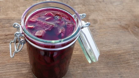 Przygotowanie domowego zakwasu z buraków jest bardzo proste 