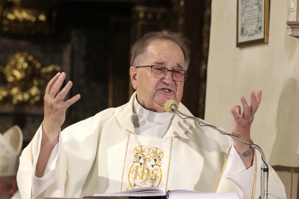 Młodzież może spędzić koniec 2025 r. na sylwestrze u o. Rydzyka (zdj. ilustracyjne)