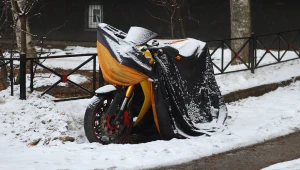 Czy można odpalać motocykl zimą? Zapłacisz słono za jeden błąd