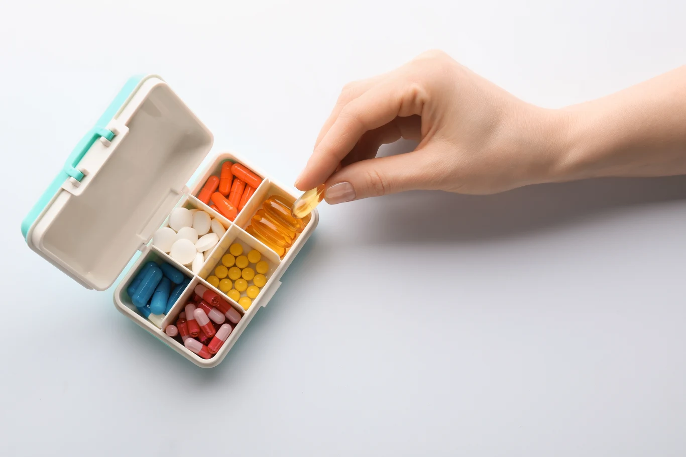 Zawsze przechowuj oryginalne opakowania leków wraz z ulotkami, nawet jeśli tabletki są przekładane do organizera. Zawsze przechowuj oryginalne opakowania leków wraz z ulotkami, nawet jeśli tabletki są przekładane do organizera.