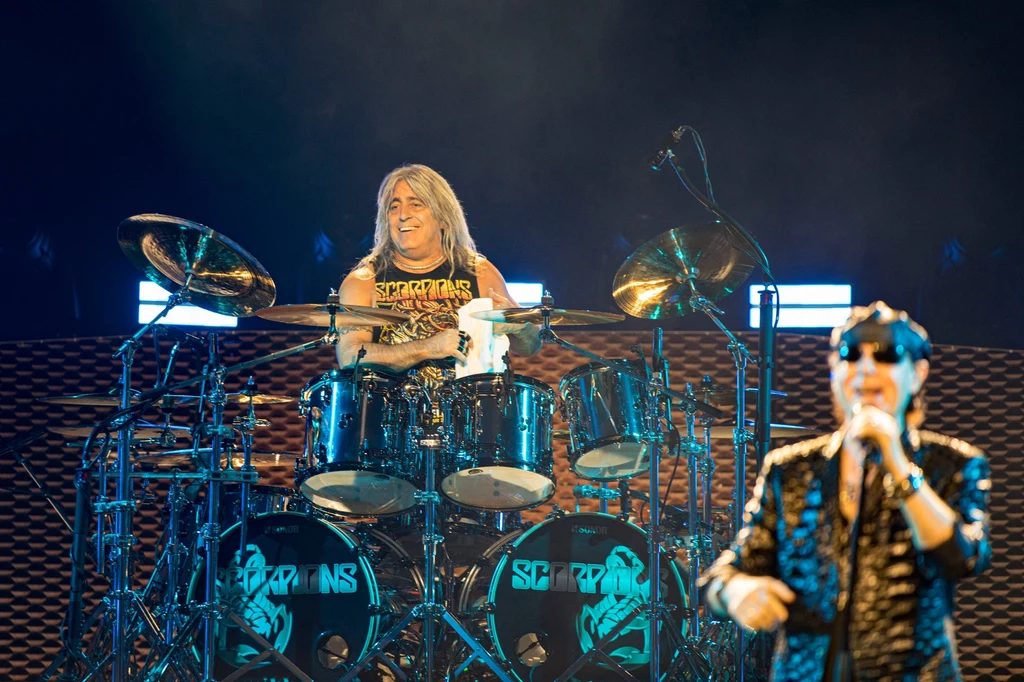 Mikkey Dee (z tyłu) i Klaus Meine w składzie grupy Scorpions