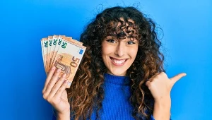 Jak na przestrzeni roku zmieniły się kursu mocnych walut, a jak radził sobie dolar czy euro?