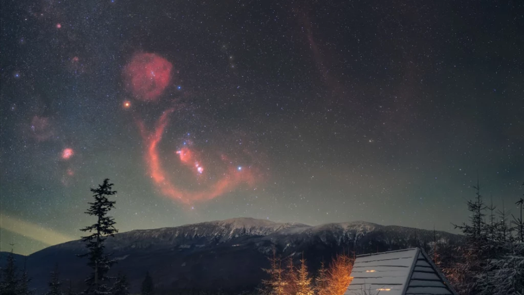 Zdjęcie wschodu Oriona nad Babią Górą wyróżnione przez NASA Zdjęcie wschodu Oriona nad Babią Górą wyróżnione przez NASA