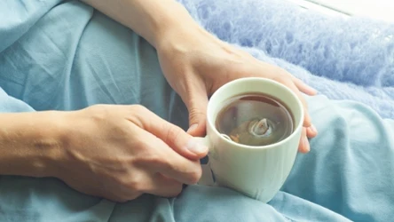 Picie nieodpowiednich napojów wieczorem powoduje problemy z zaśnięciem. 