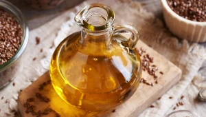 Olej lniany to bardzo wartościowy produkt. Jak go stosować?