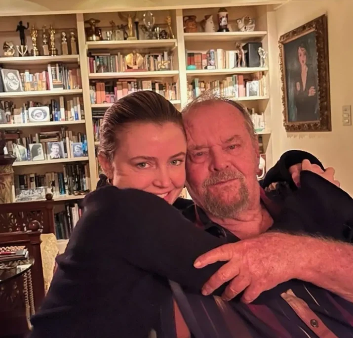 Instagram @lnicholson