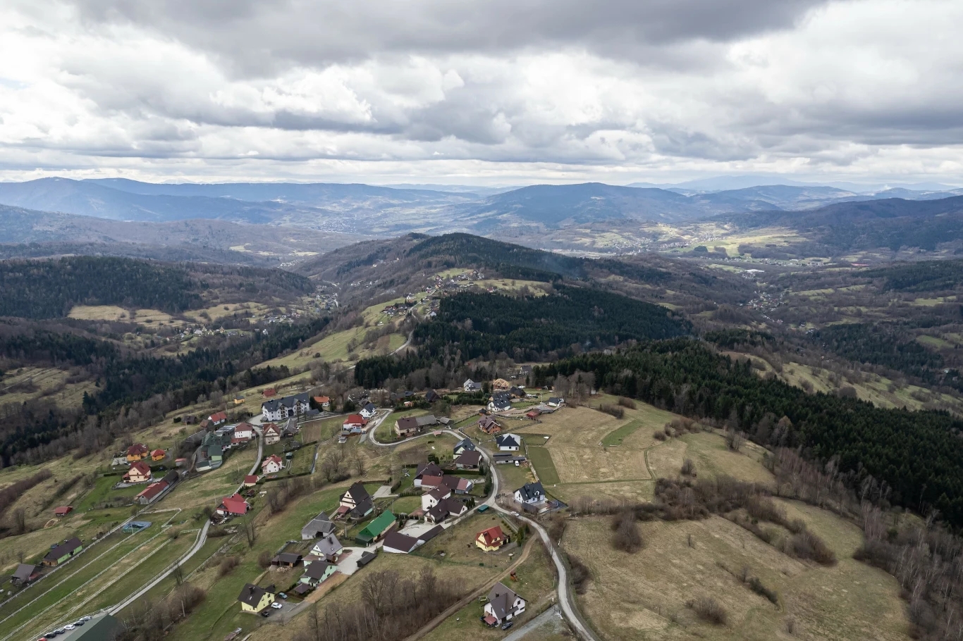 Szukasz małego, klimatycznego schroniska górskiego niedaleko Krakowa? Kudłacze będą dla ciebie idealne Szukasz małego, klimatycznego schroniska górskiego niedaleko Krakowa? Kudłacze będą dla ciebie idealne