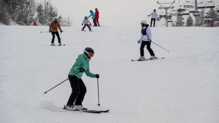 Gdzie na narty w Małopolsce? W atrakcyjnych cenach można poszusować między innymi w Magura Ski Park.