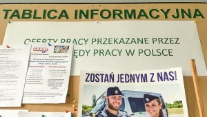 Ogłoszono nowe terminy naboru do policji. Na zdj. ulotka zachęcająca do podjęcia pracy w policji w łódzkim urzędzie pracy z 2020 r.
