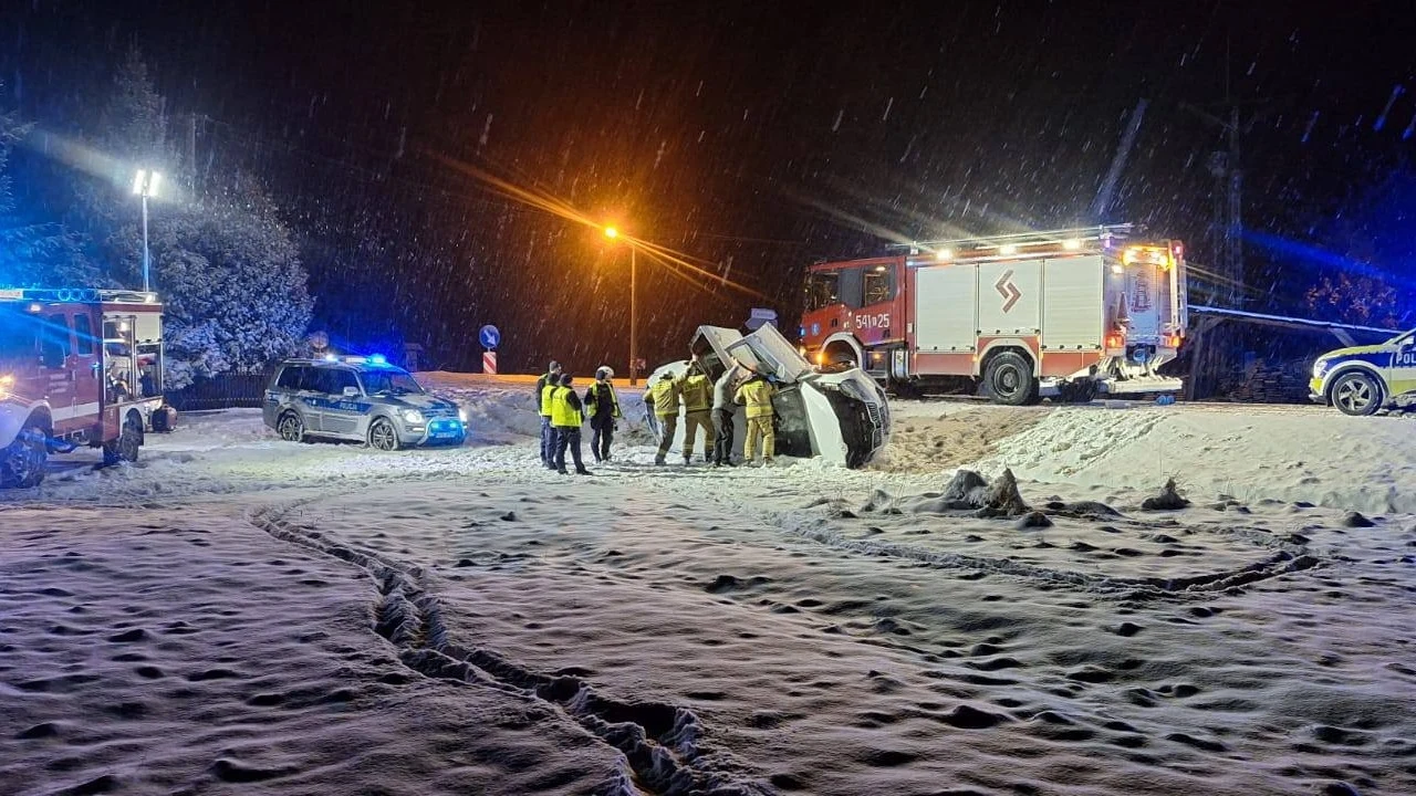 Wypadek w okolicach Zakopanego. Zimowe warunki dają się kierowcom we znaki Wypadek w okolicach Zakopanego. Zimowe warunki dają się kierowcom we znaki
