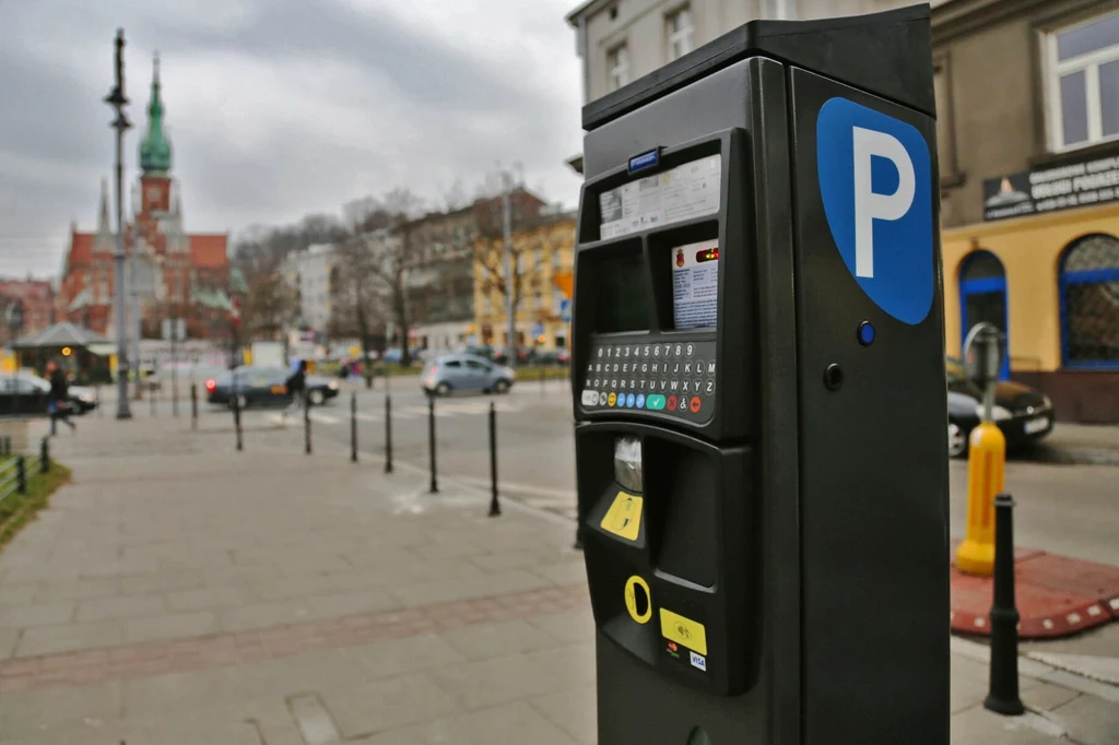 Zasady w strefie płatnego parkowania mogą zaskoczyć kierowców