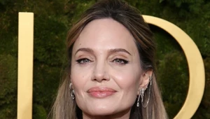 Zjawiskowa Angelina Jolie na rozdaniu Złotych Globów. Na uroczystość zabrała córkę