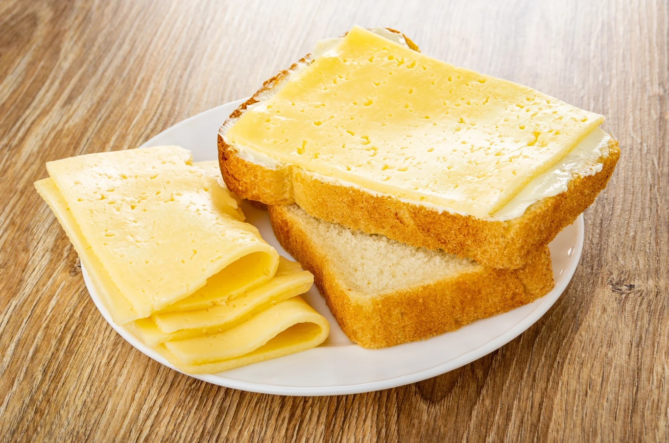 Ser żółty to uwielbiany dodatek. Co się dzieje z organizmem, gdy jemy go za dużo i za często? Ser żółty to uwielbiany dodatek. Co się dzieje z organizmem, gdy jemy go za dużo i za często?